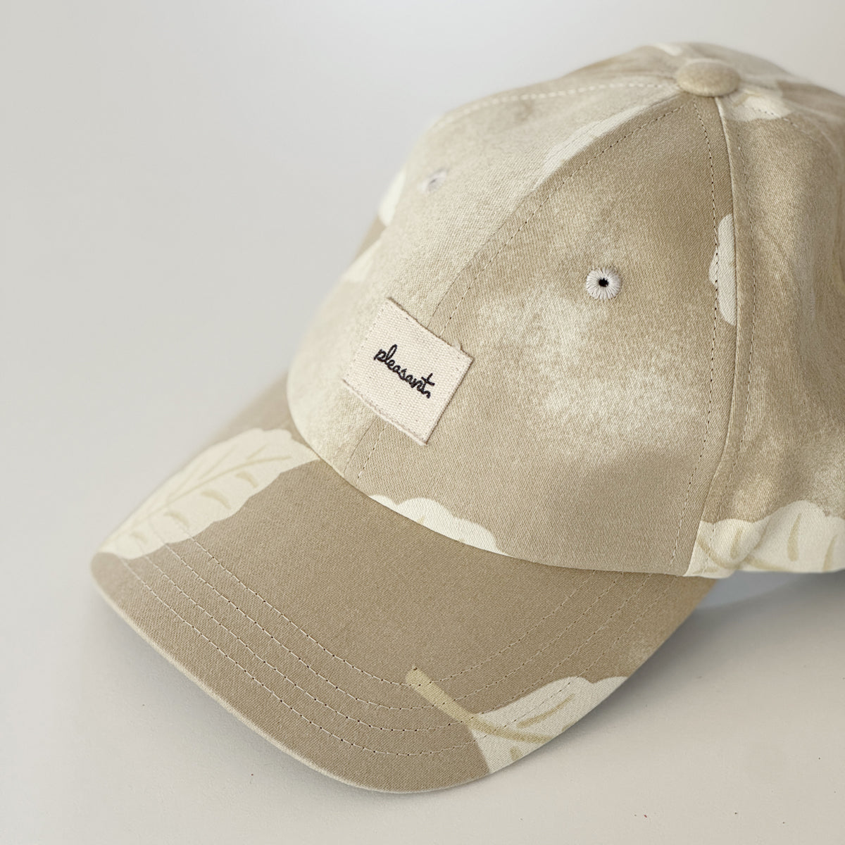 Upcycled cap, beige floral