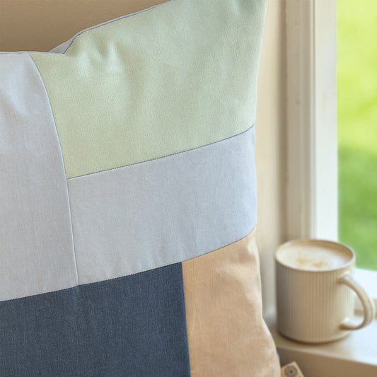 Upcycled pudebetræk, 50x50cm, blå patchwork