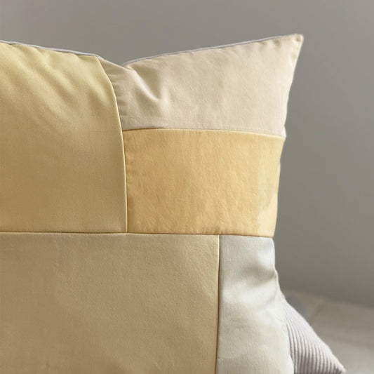 Upcycled pudebetræk, 50x50cm, gul patchwork