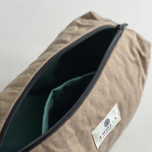 Upcycled toilettaske, lille, kamelbrun