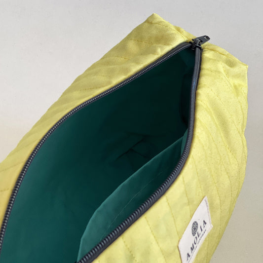 Upcycled toilettaske, stor, gul