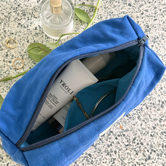 Upcycled toilettaske, lille, kobolt blå