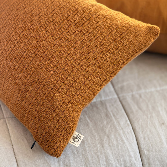 Upcycled pudebetræk, 30x50cm, brændt orange, strikket