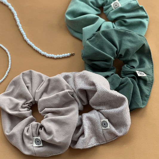 Upcycled scrunchie, lysebrun