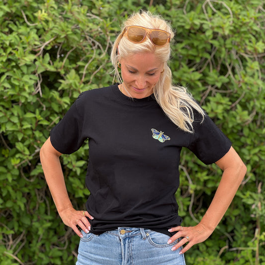 Upcyclet T-shirt, small, sort med sommerfugl