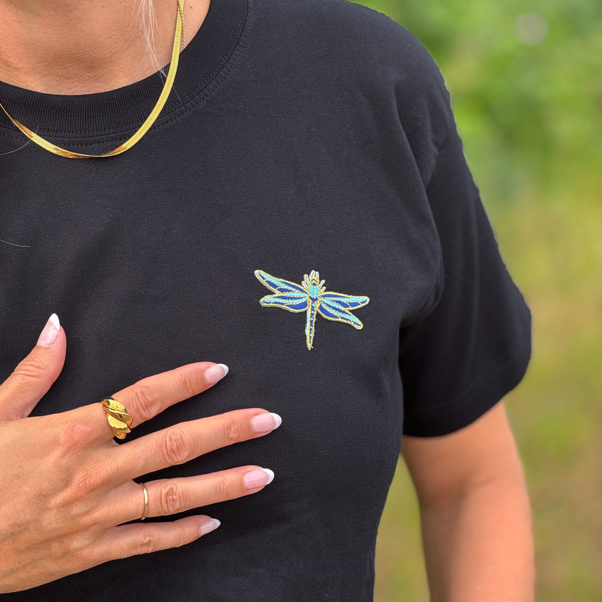 Upcyclet T-shirt, hvid med guldsmed