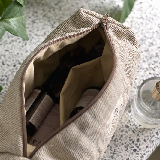 Upcycled toilettaske, stor, beige/kamel