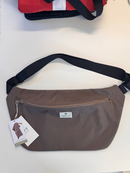 Upcycled skuldertaske, stor, lysebrun OUTLET