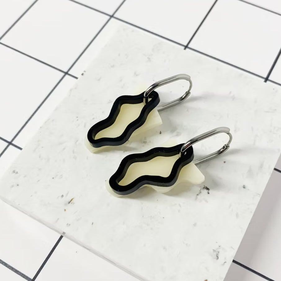 Recycled øreringe i akryl, Shape & Line