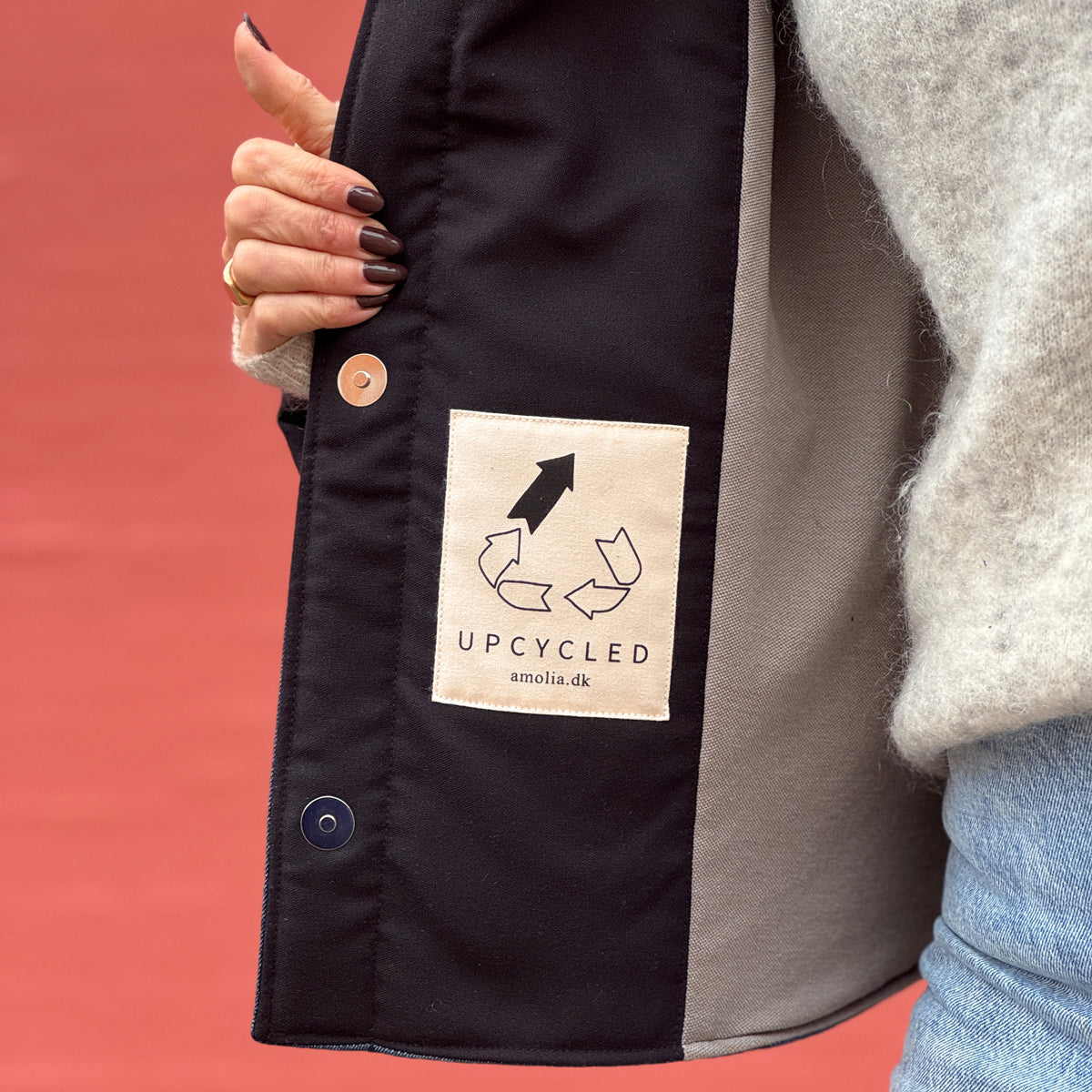 Upcycled Patchwork Jakke, Denim, One-size - 'Perlemørke'