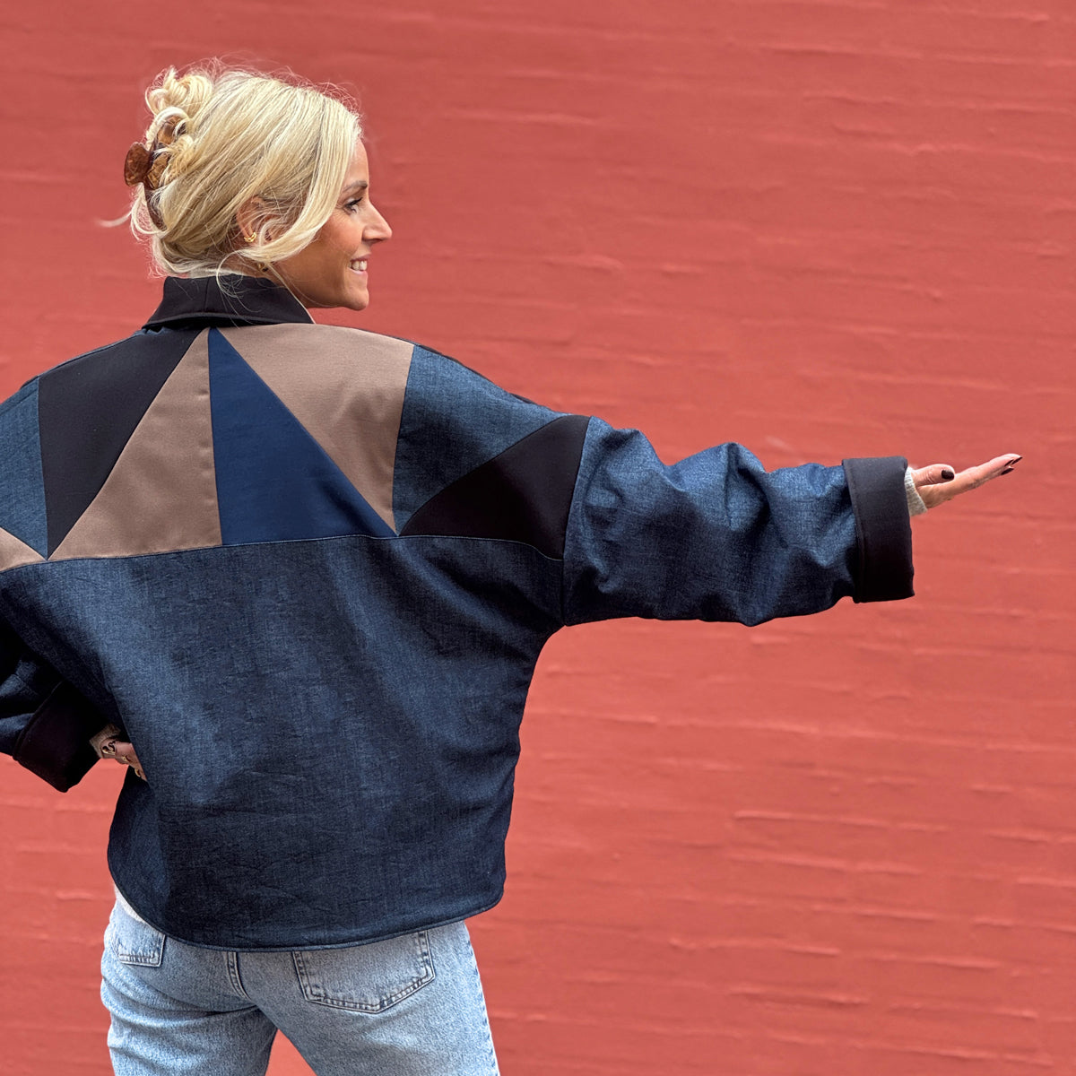 Upcycled Patchwork Jakke, Denim, One-size - 'Perlemørke'