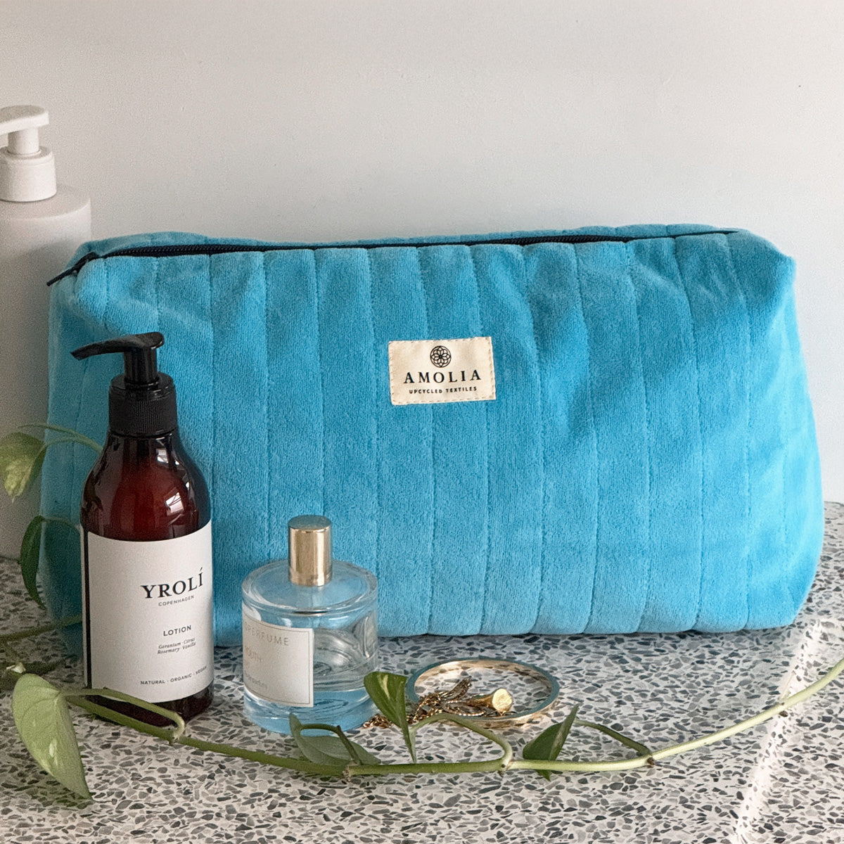 Upcycled toilettaske, stor, aqua