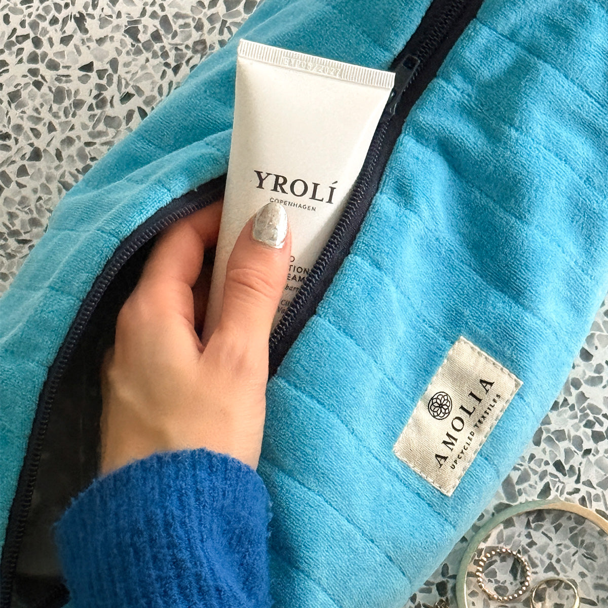 Upcycled toilettaske, lille, aqua