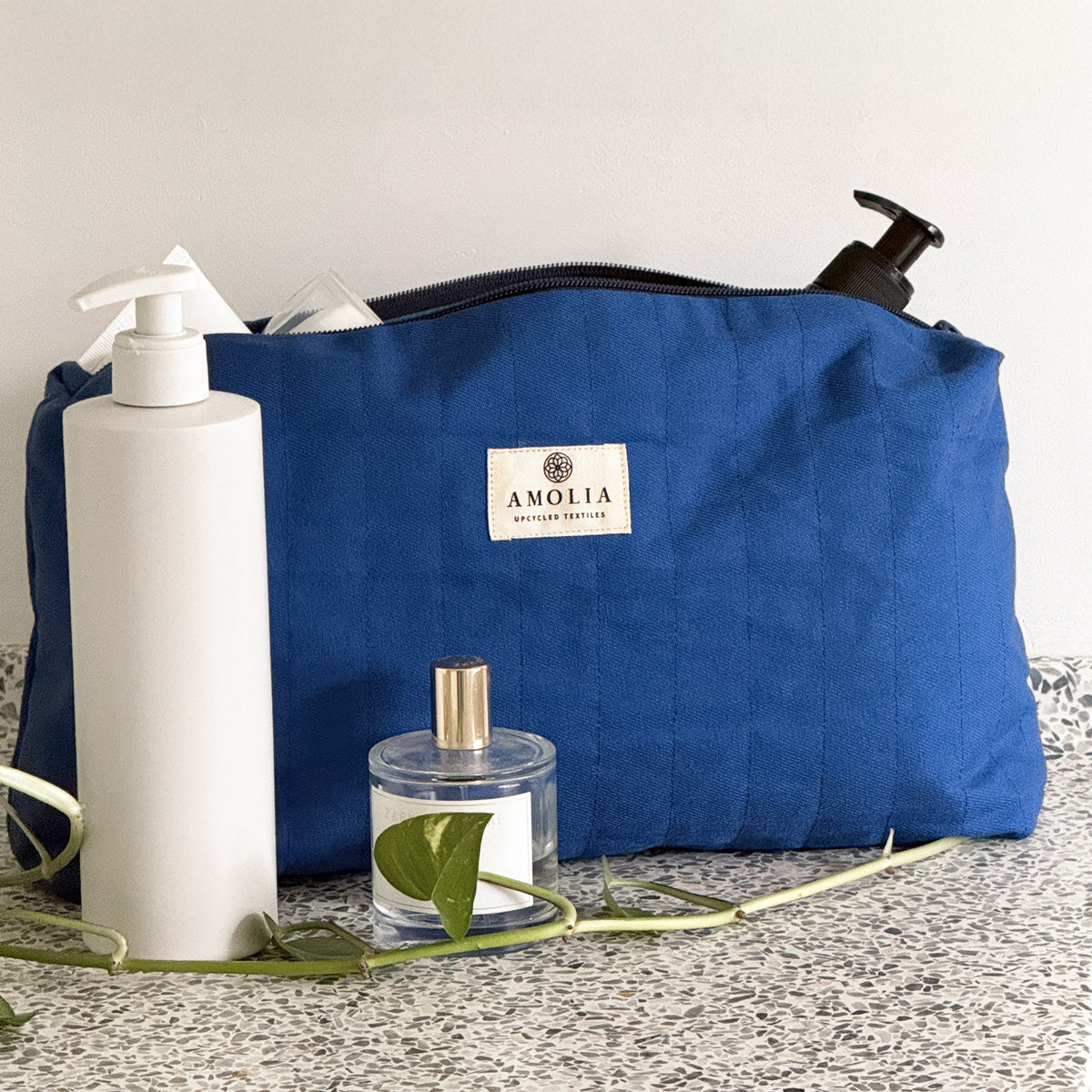 Upcycled toilettaske, stor, kobolt blå