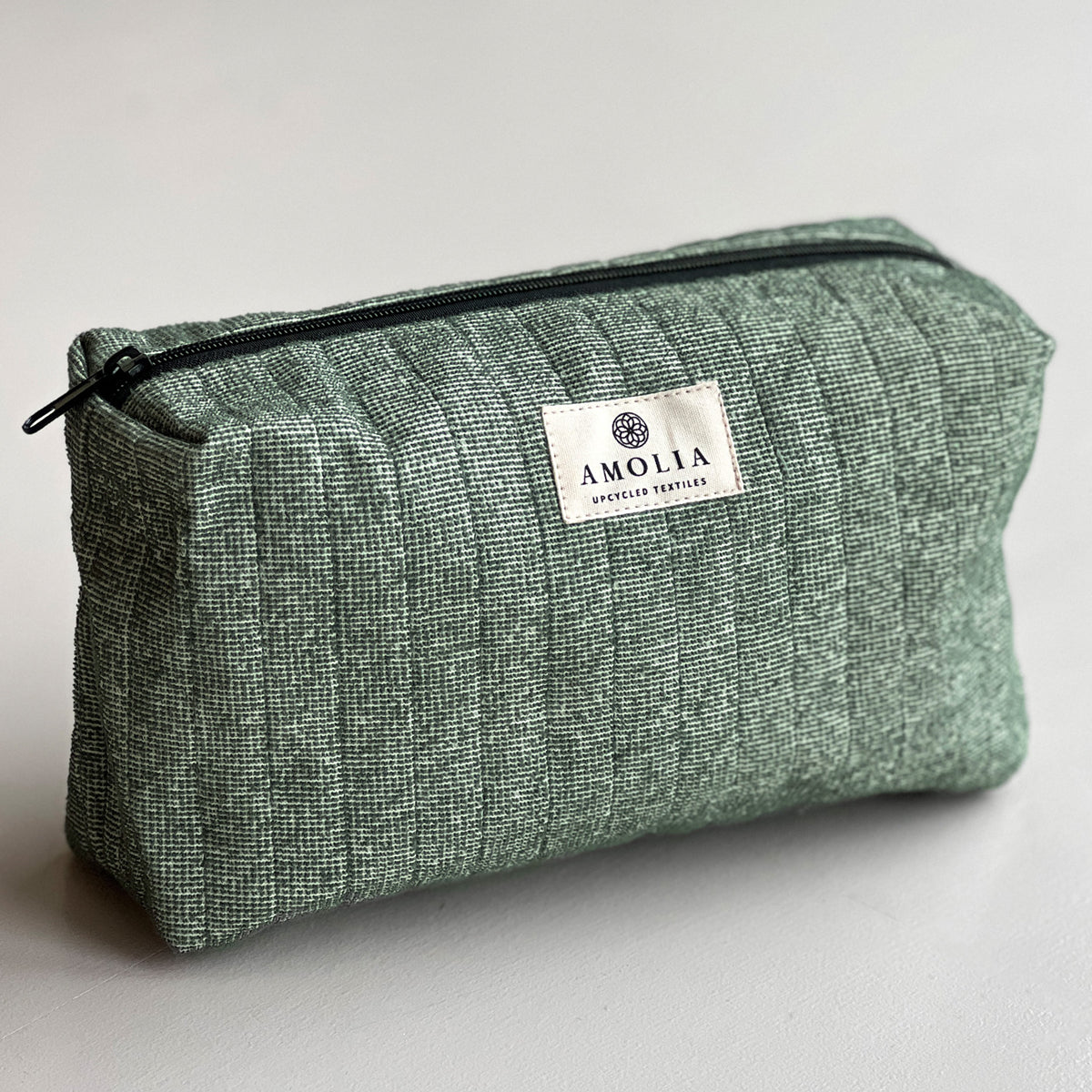 Upcycled toilettaske, lille, skovgrøn, Ella