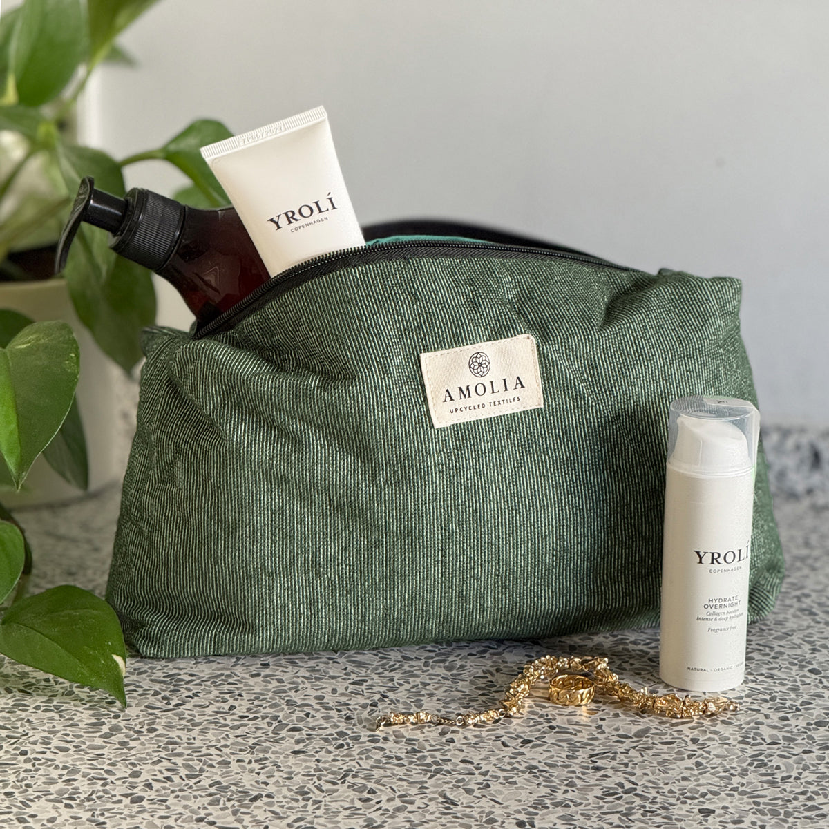 Upcycled toilettaske, lille, skovgrøn, Ella