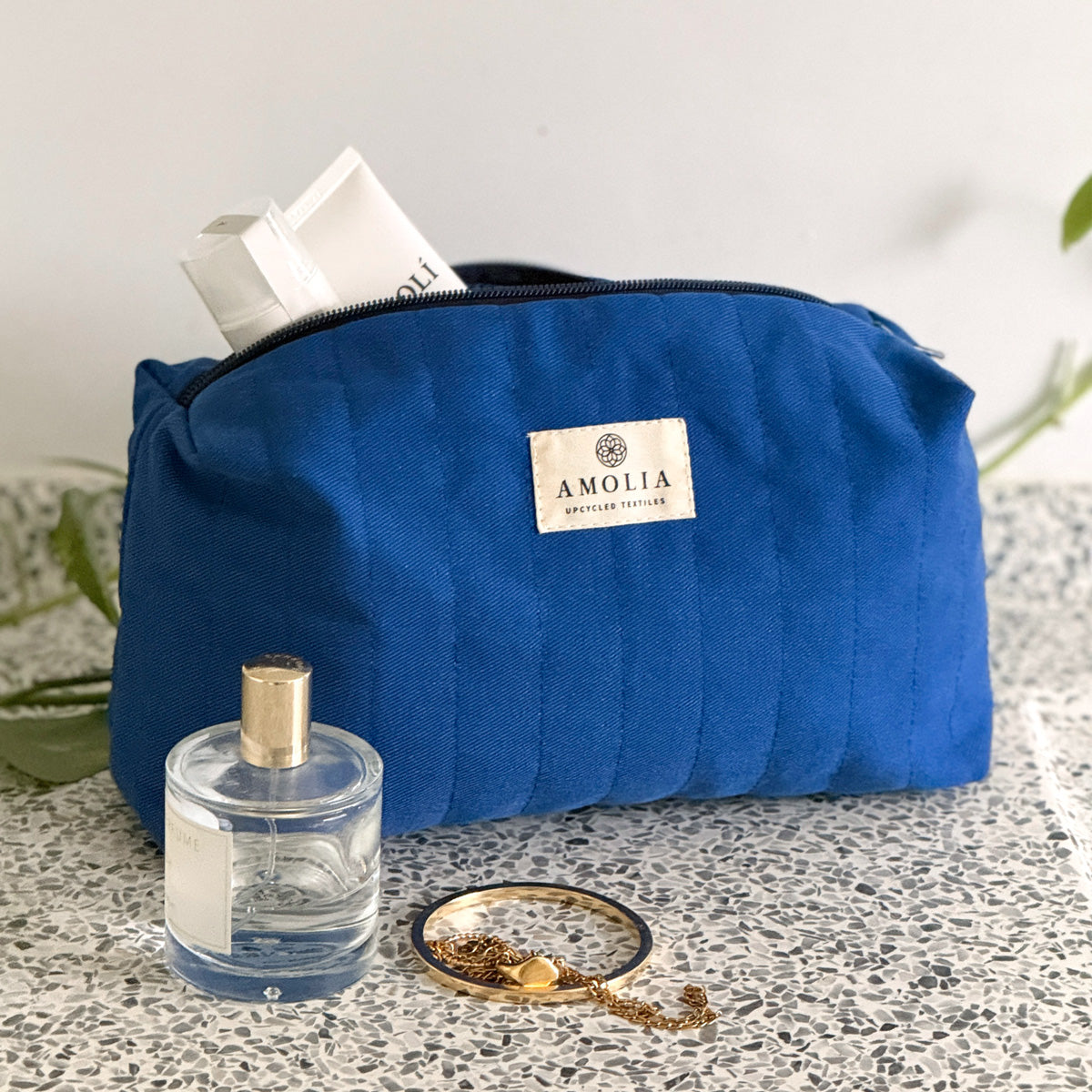 Upcycled toilettaske, lille, kobolt blå