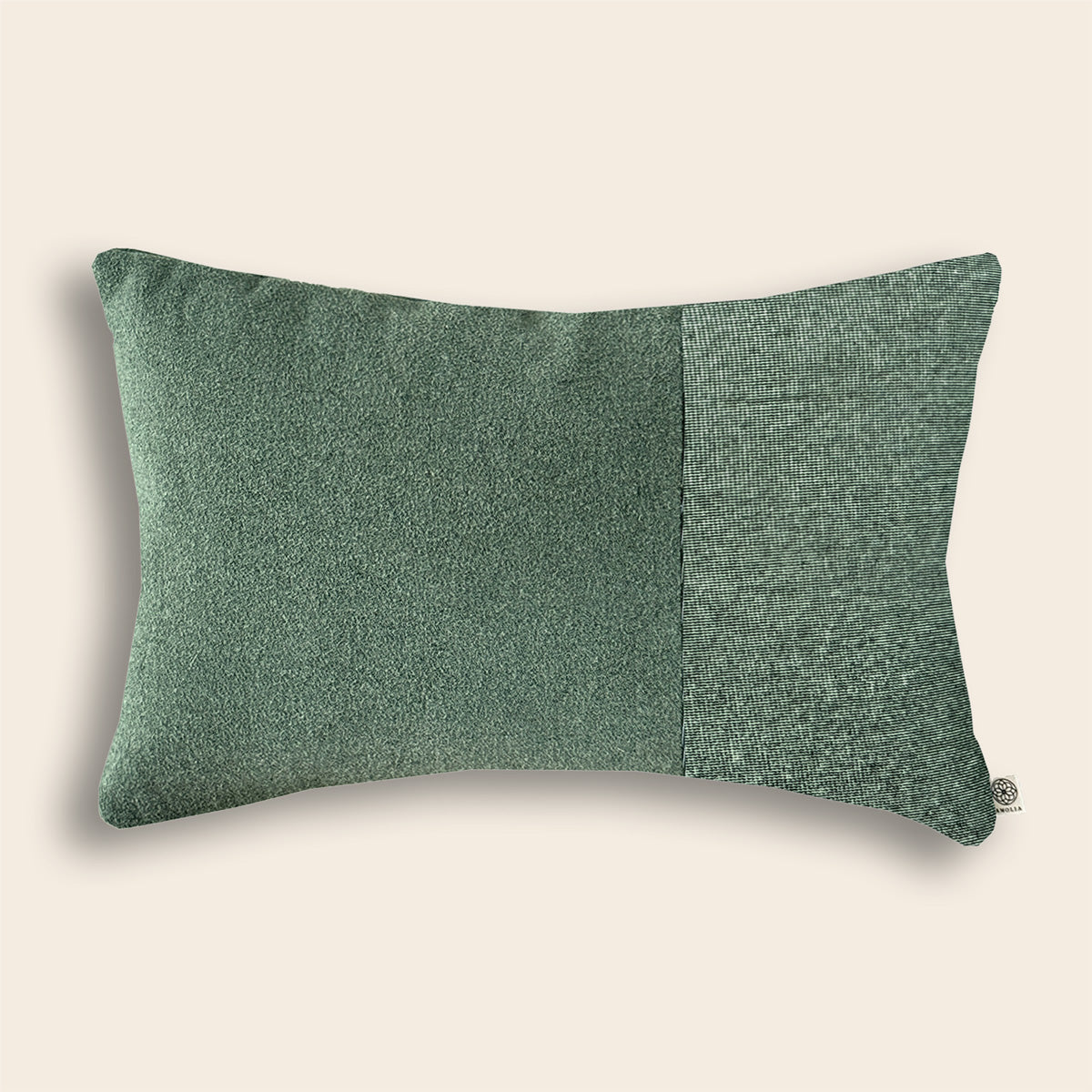 Upcycled pude, 30x50cm, skovgrøn, Saga, recycled inderpude medfølger