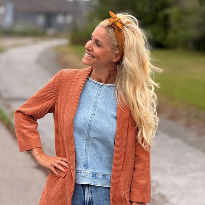 Upcycled øreringe, blomst, brun