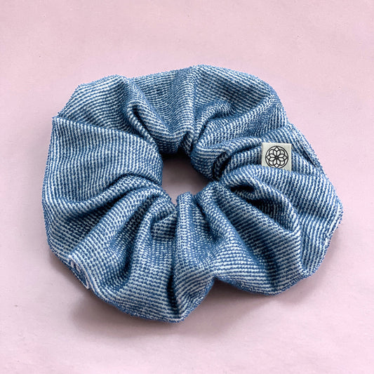Upcycled scrunchie, lyseblå, Saga