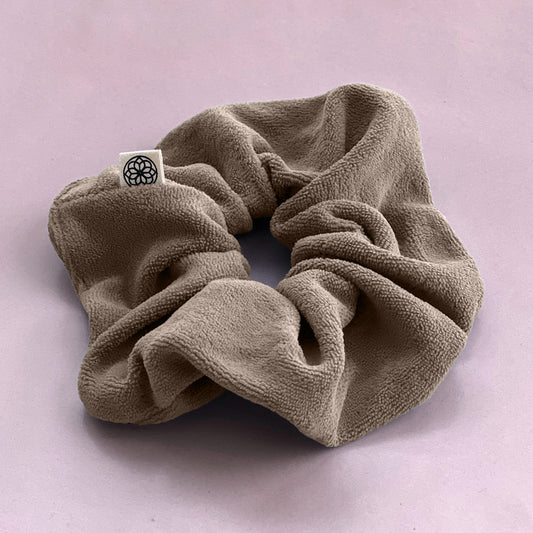 Upcycled scrunchie, lysebrun, Lea