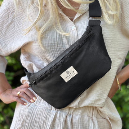 Upcycled skuldertaske, lille, sort vegansk læder