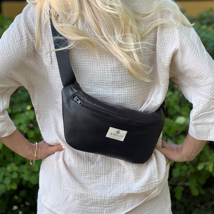 Upcycled skuldertaske, lille, sort vegansk læder