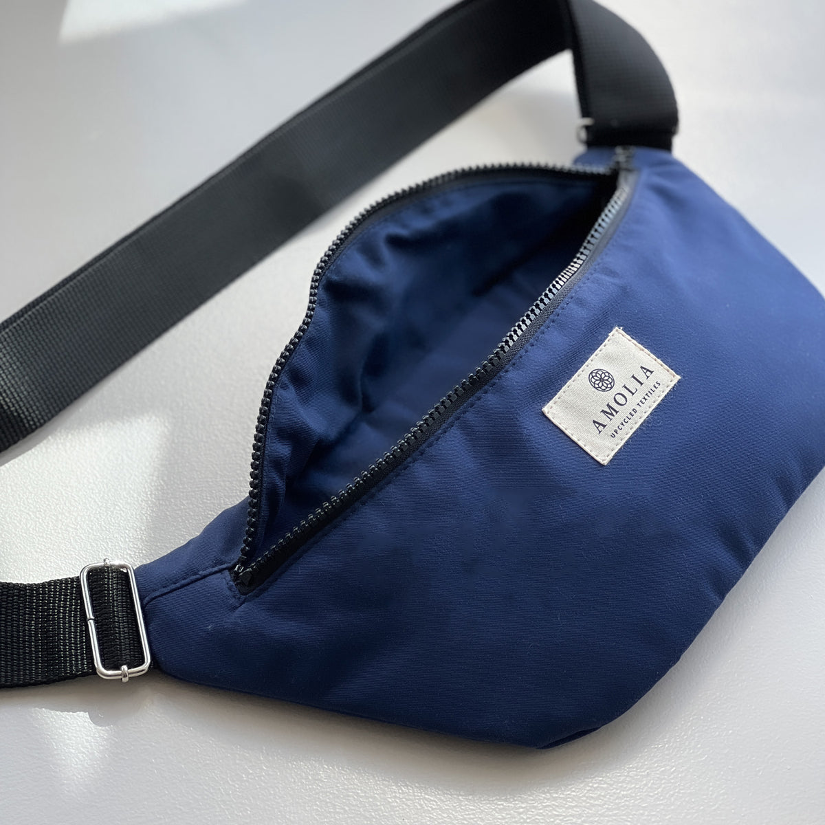 Upcycled taske, lille, marine blå