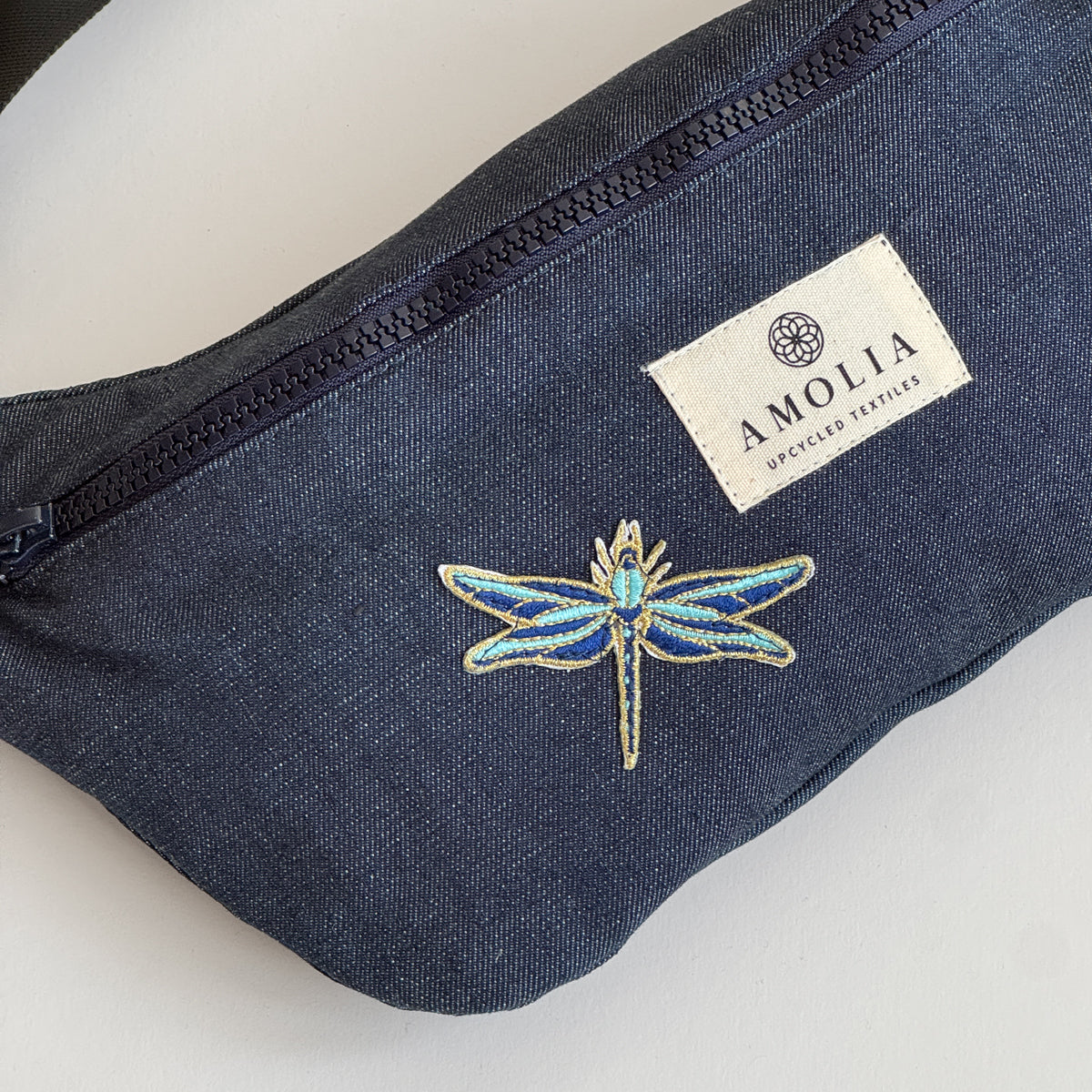 Upcycled skuldertaske, lille, denim med guldsmed - unik udgave