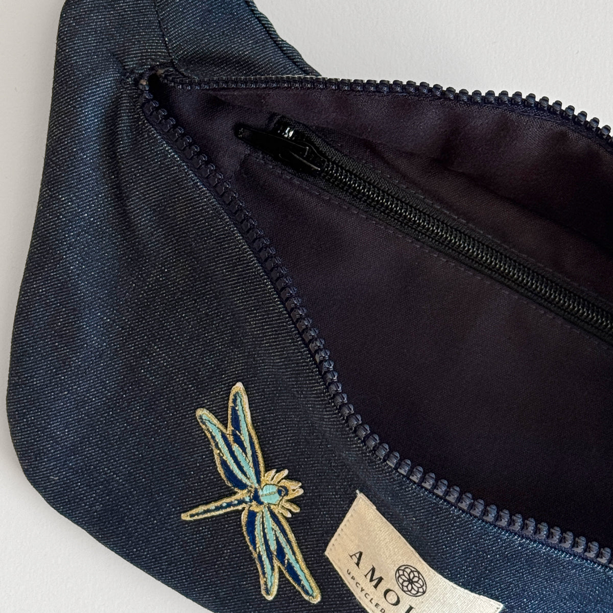 Upcycled skuldertaske, lille, denim med guldsmed - unik udgave