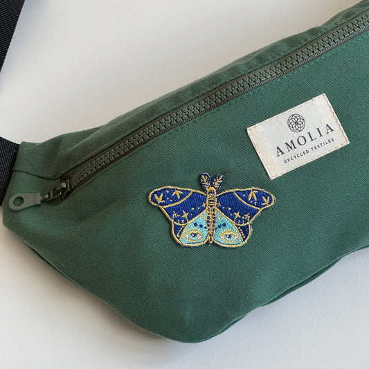 Upcycled skuldertaske, lille, grøn med sommerfugl - unik udgave