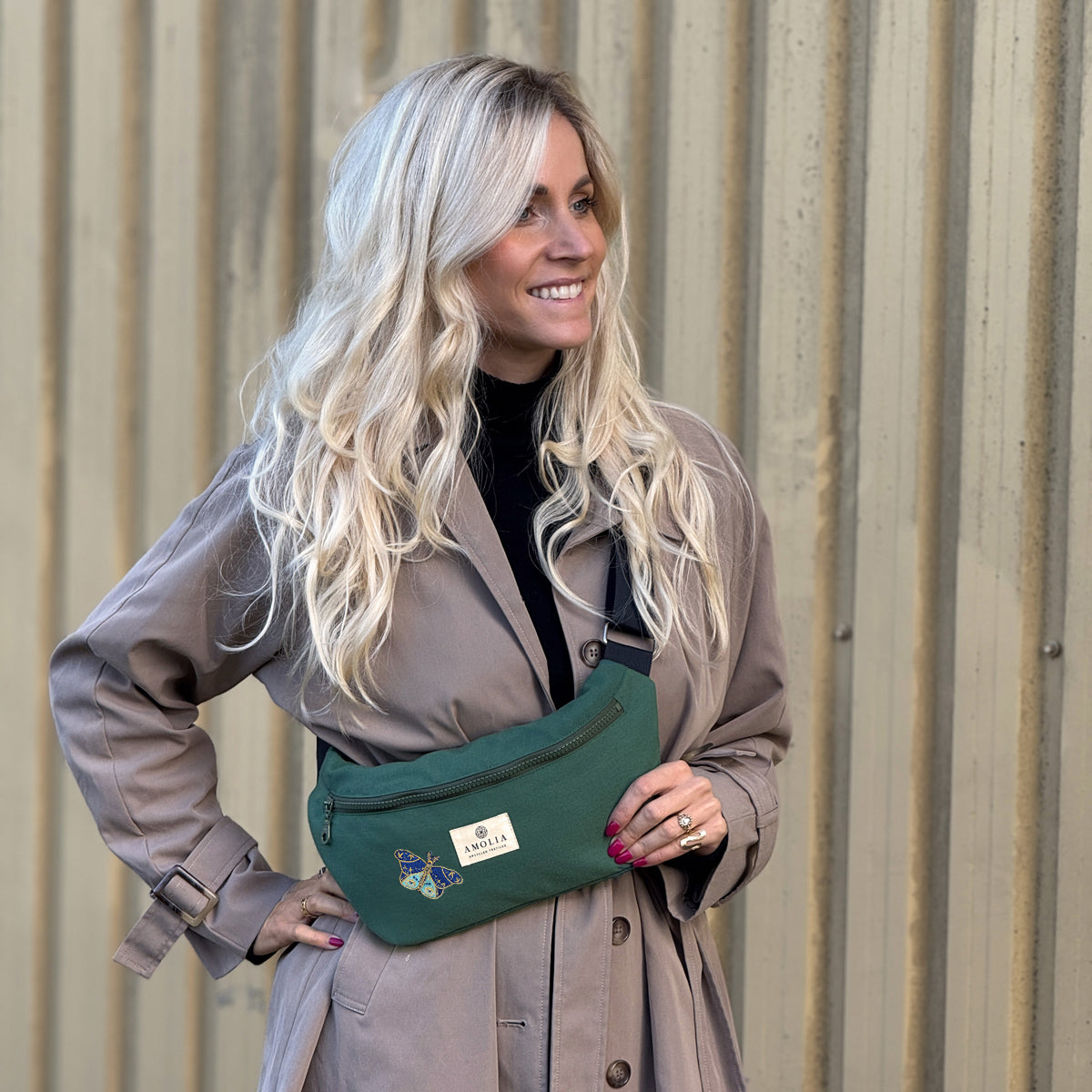 Upcycled skuldertaske, lille, grøn med sommerfugl - unik udgave