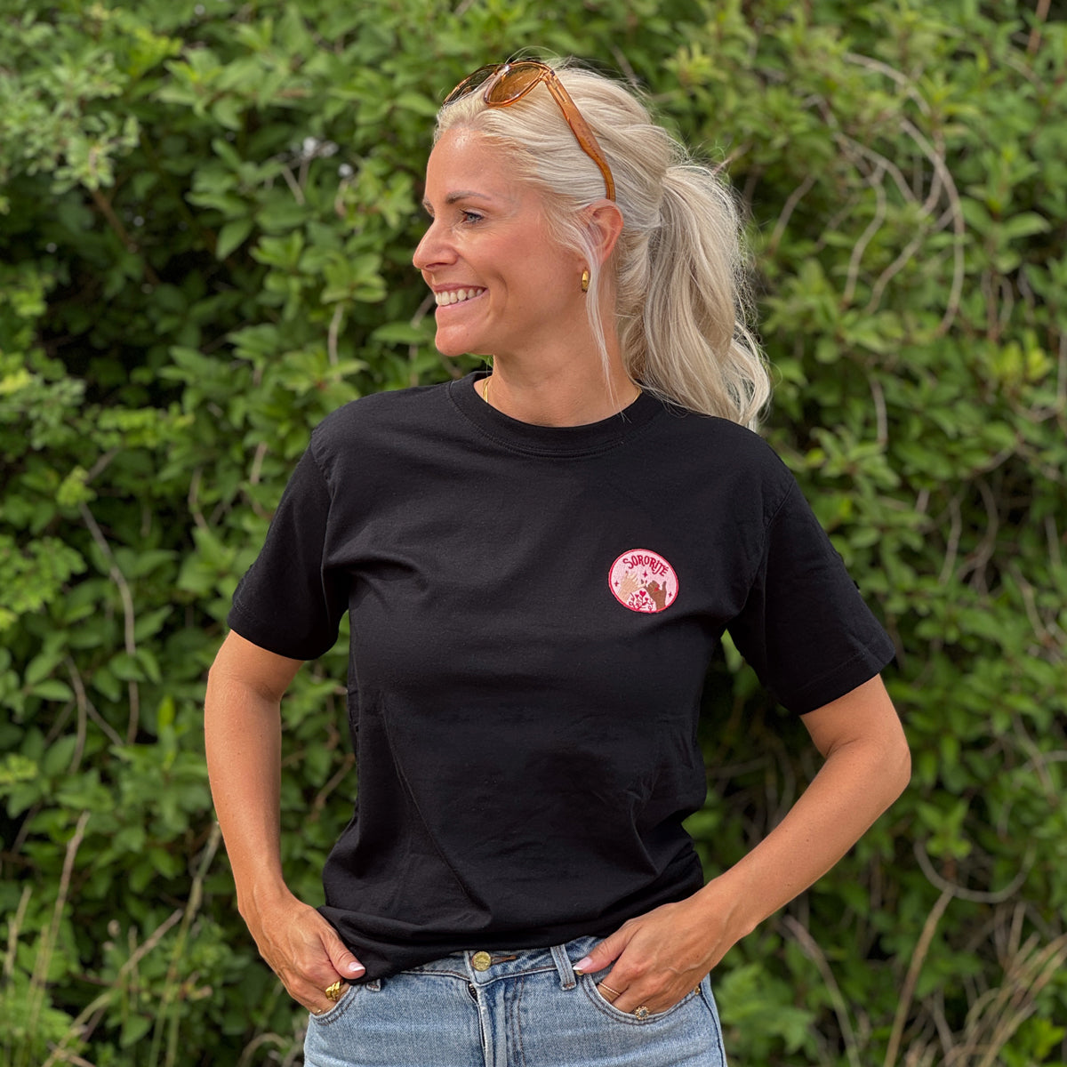 Upcycled t-shirt, small, black with sororitjé