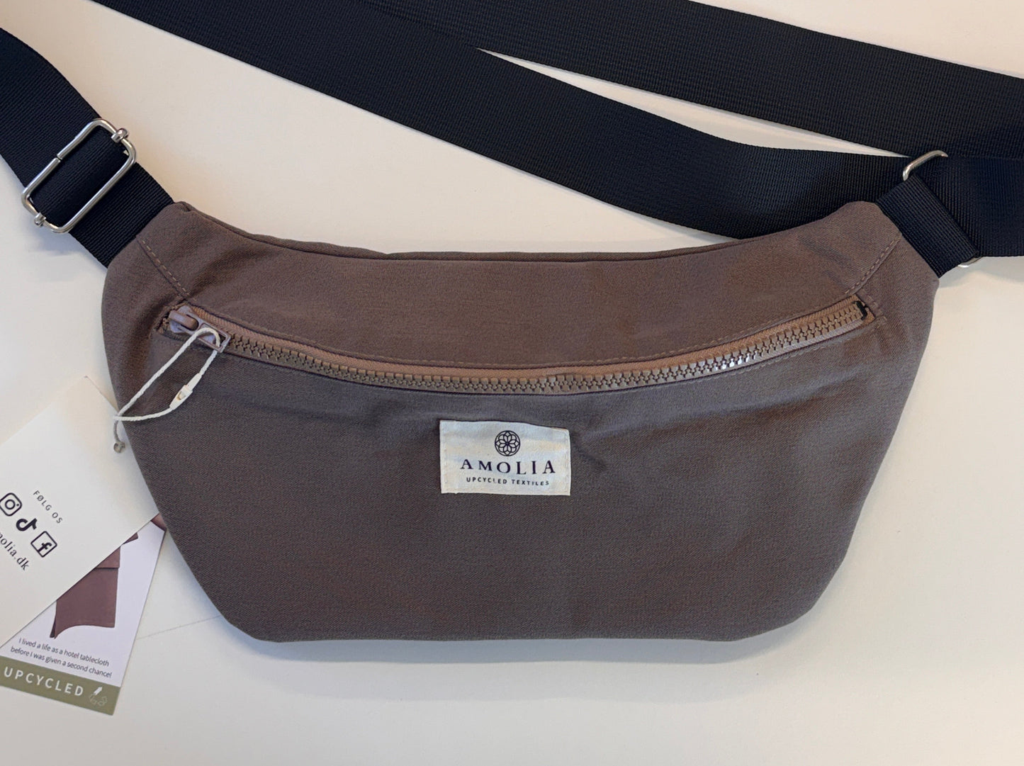 Upcycled skuldertaske, lille, lysebrun OUTLET